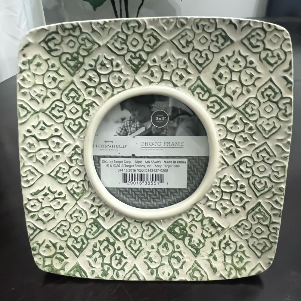 Threshold Ceramic Medallion Picture Frame - 3x3